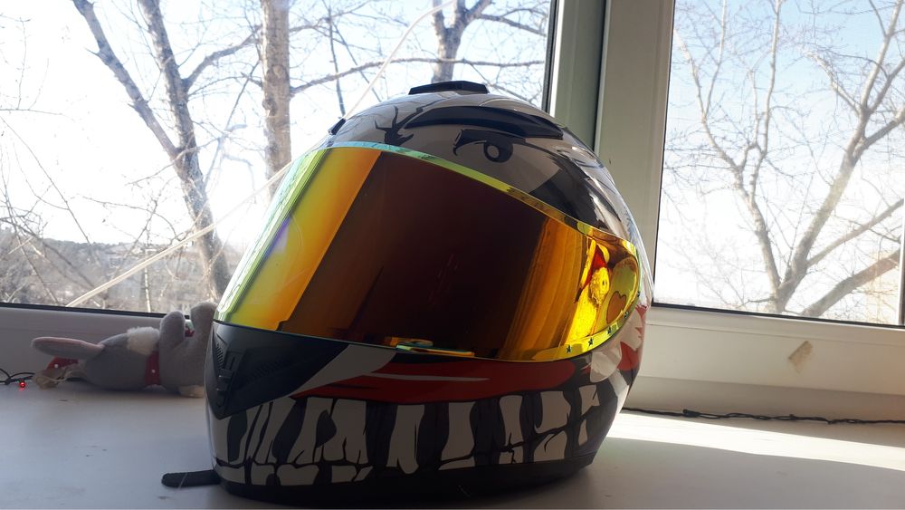 Продам мото шлем.