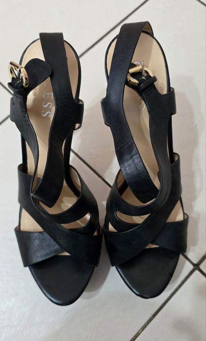 Обувки Guess официални