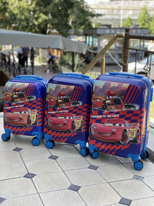 Детский чемодан для поездок