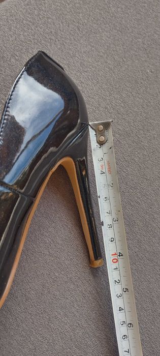 Продавам официални дамски обувки