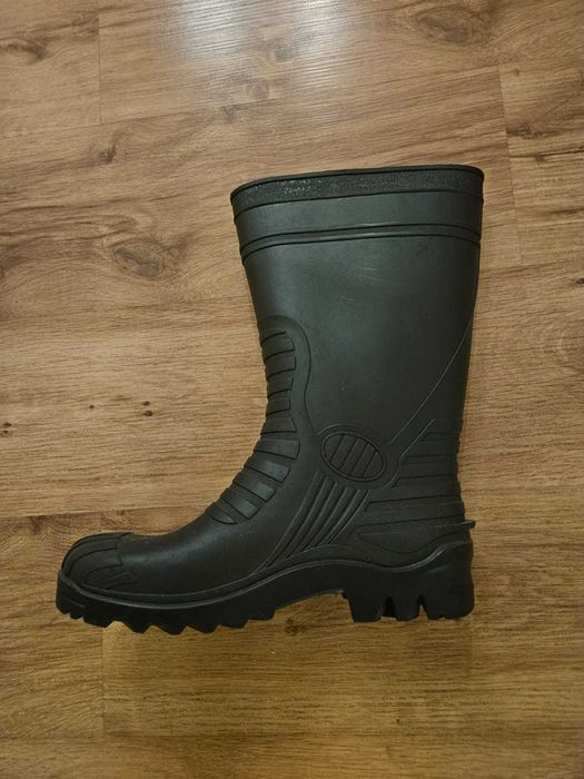 Резиновые сапоги  цвета хаки