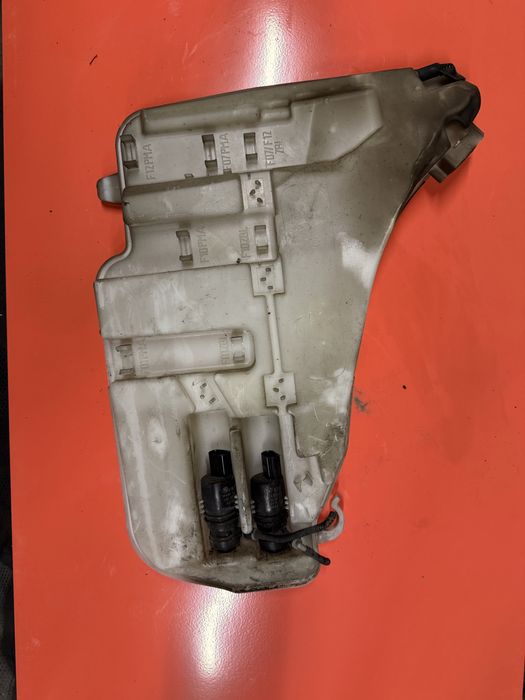 Казанче за чистачките за BMW F10 / F11