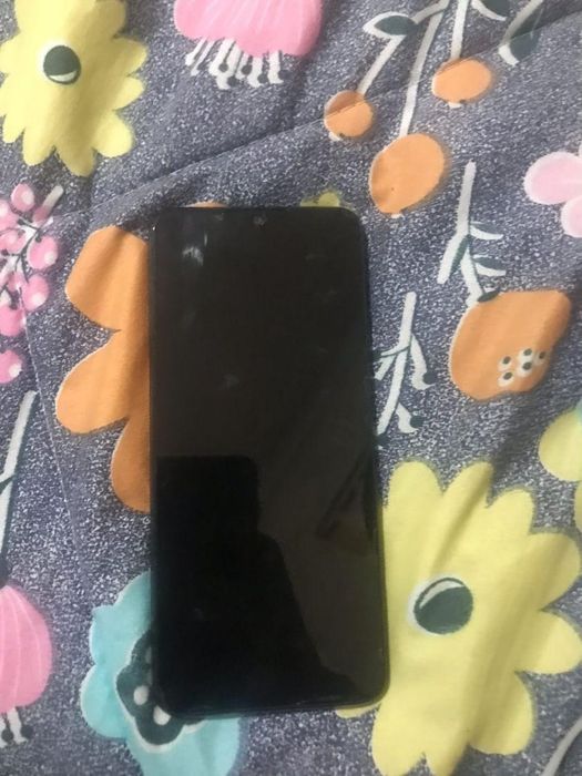 Redmi 10c 6/128 holati yaxshi ekran yanglash kere abmen bor iphone 7ga