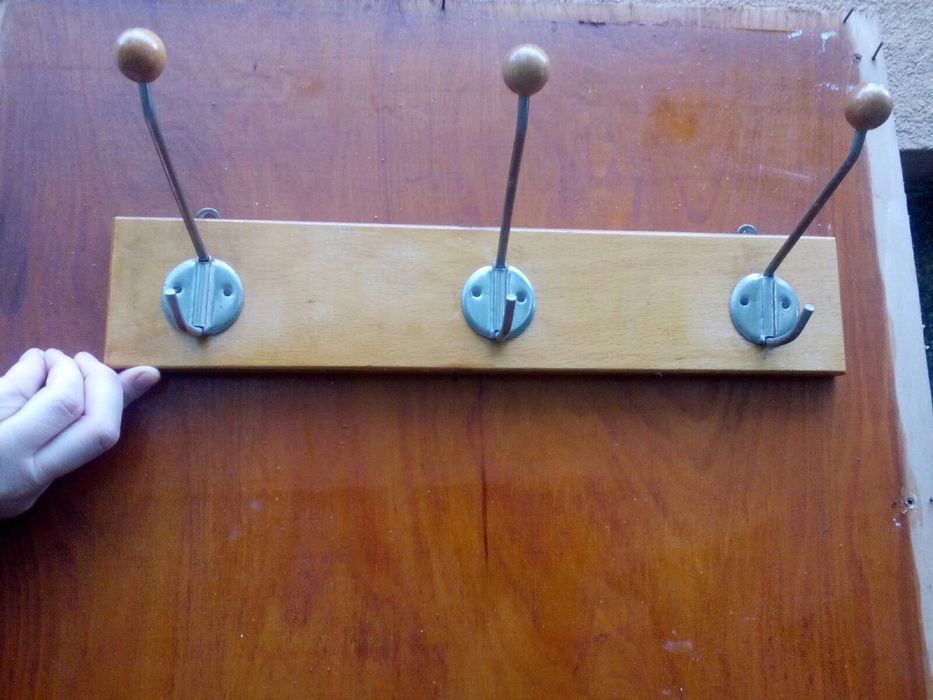 Масивна Дървена ретро закачалка за стена