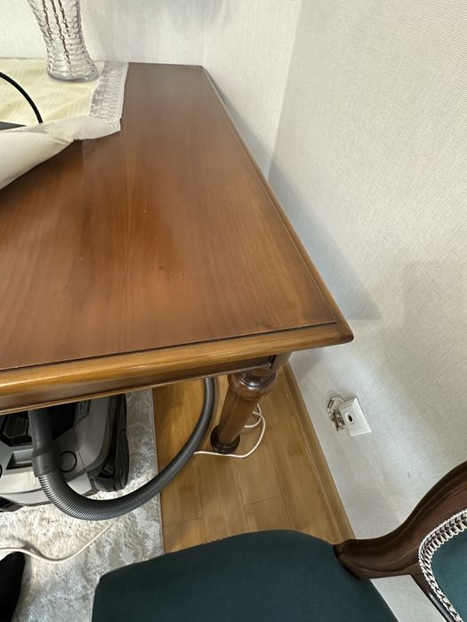 Стол гостевой деревянный