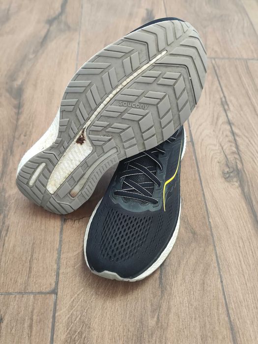 Маратонки Saucony Hurricane 23