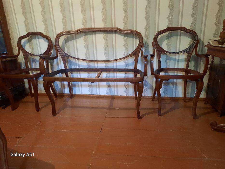 Комплект антикварный мебели.