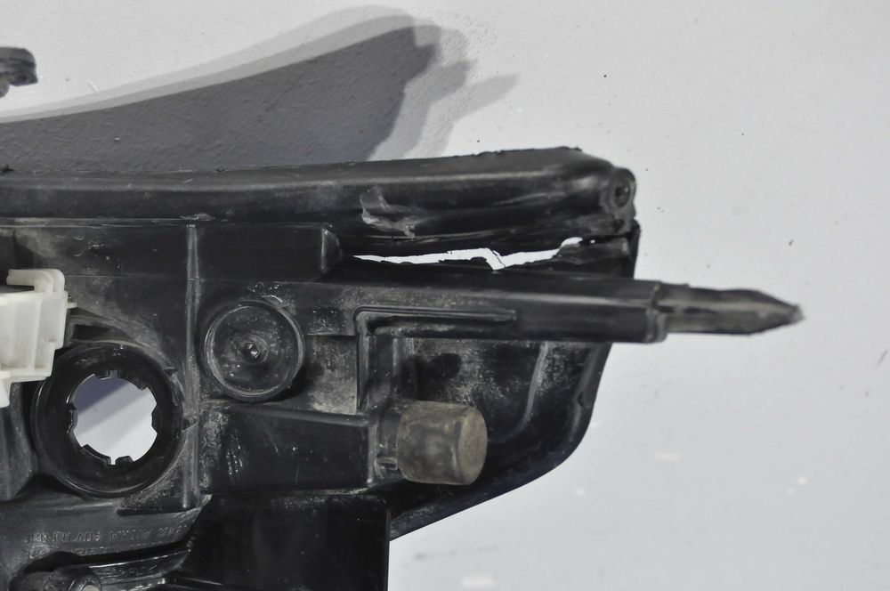 Фара Toyota Landcruiser URJ200