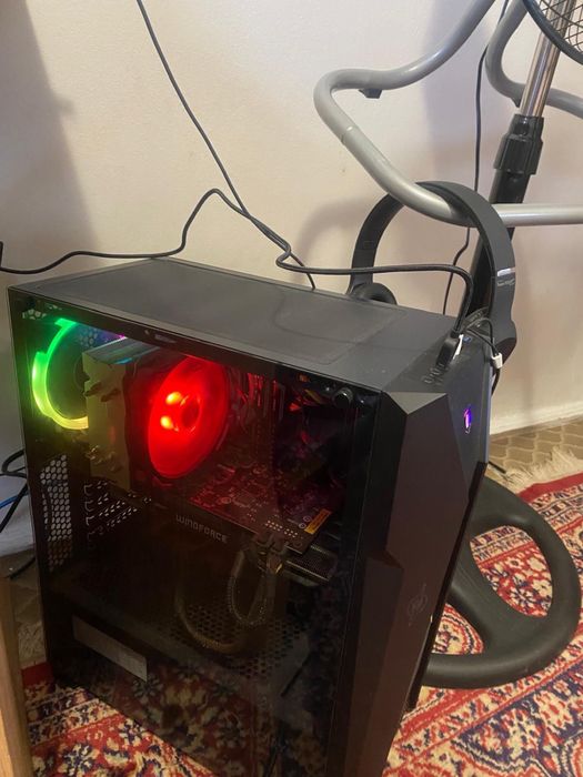 Vând pc gaming cu monitor si accesorii