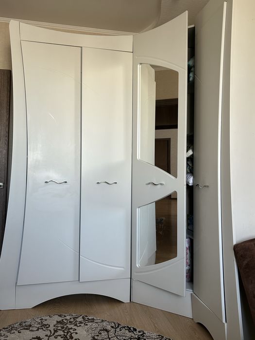 продаю тумбочка шкаф