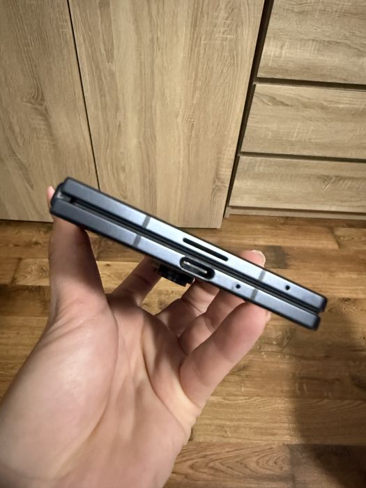 Samsung Galaxy Fold 7 256GB – с документи и гаранция, батерия 100%