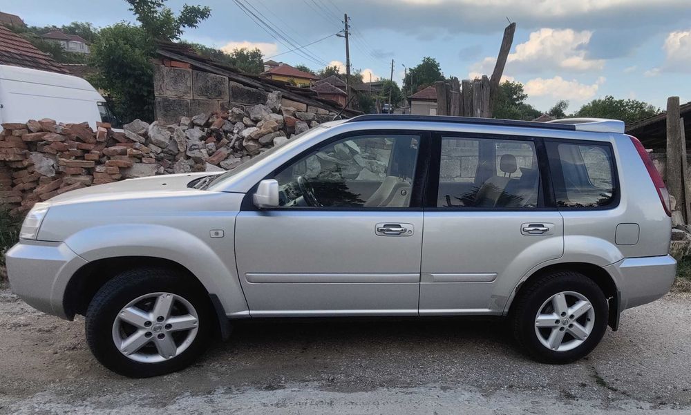 Nissan X - Trail 2003 2.2 dCi 136 HP ПРОДАВА СЕ ЦЕЛИЯ за части