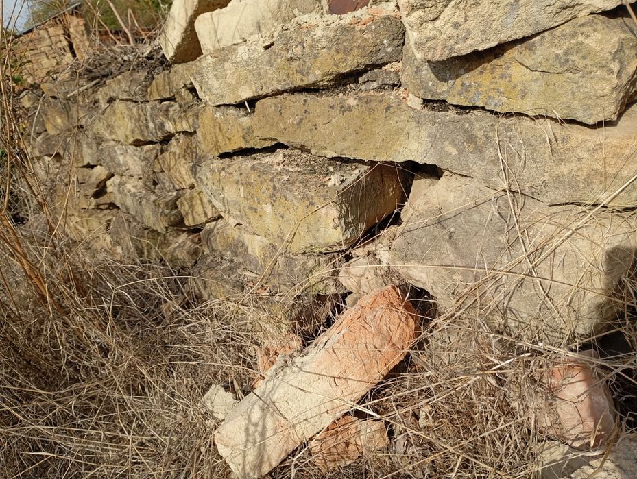 Подарява се, камък за зидария.