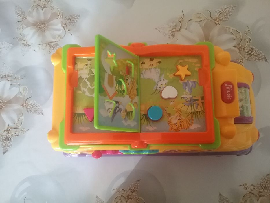 Продам машинку-водилку на батарейках.