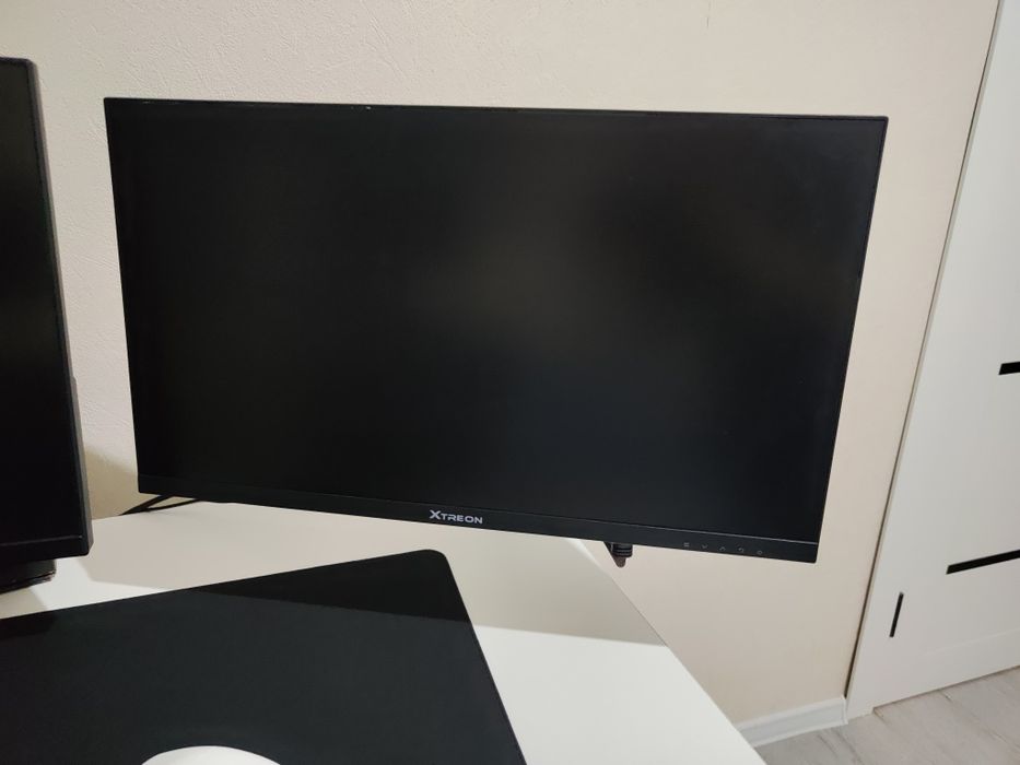 Монитор Xtreon 21.5 продам с кронштейном