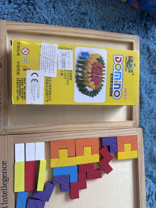 2 kg de piese din lemn jucarii de construit pt copii si un domino sigilat de 100 piese