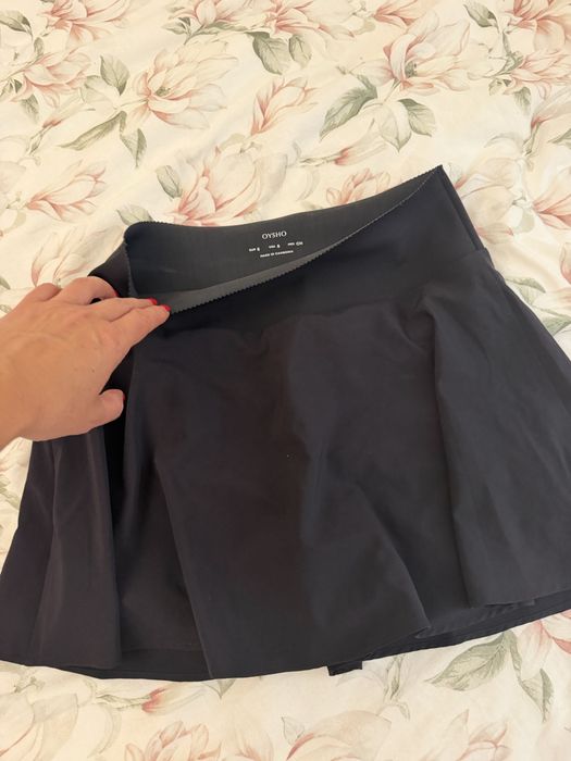 Красива  дамска пола Oysho,отлично състояние