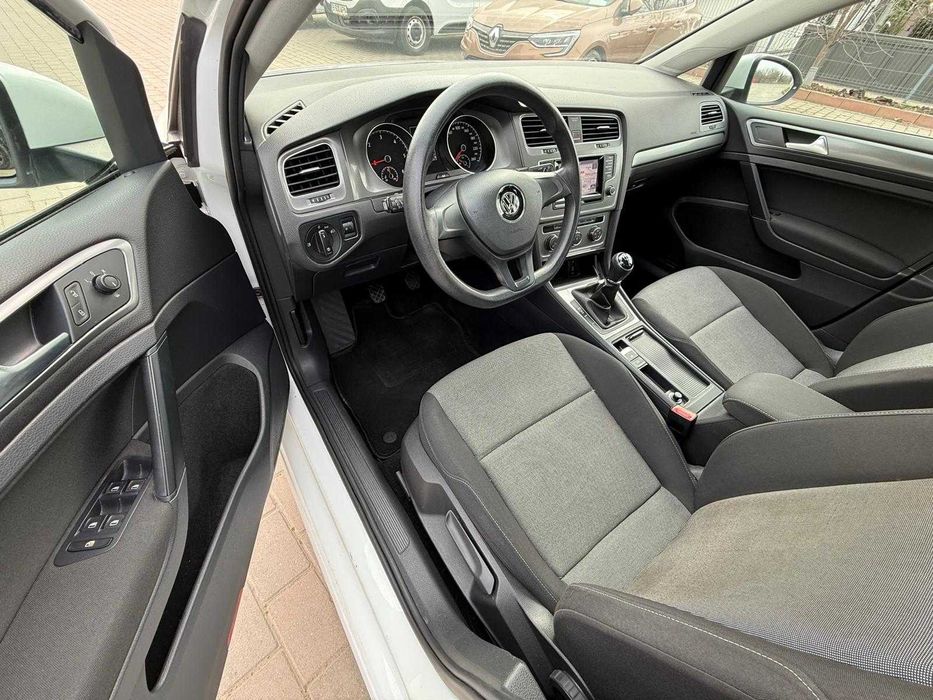 Proprietar femeie NEfumatoare  vinde VW GOLF 7 1,6 TDi BlueMotion  - stare impecabila