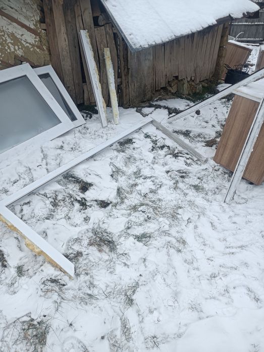 Vând două uși termopan