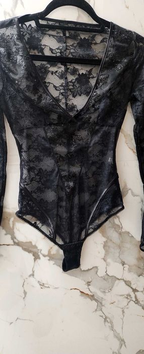 Ново Дамско черно дантелено боди с пайети в размер S.