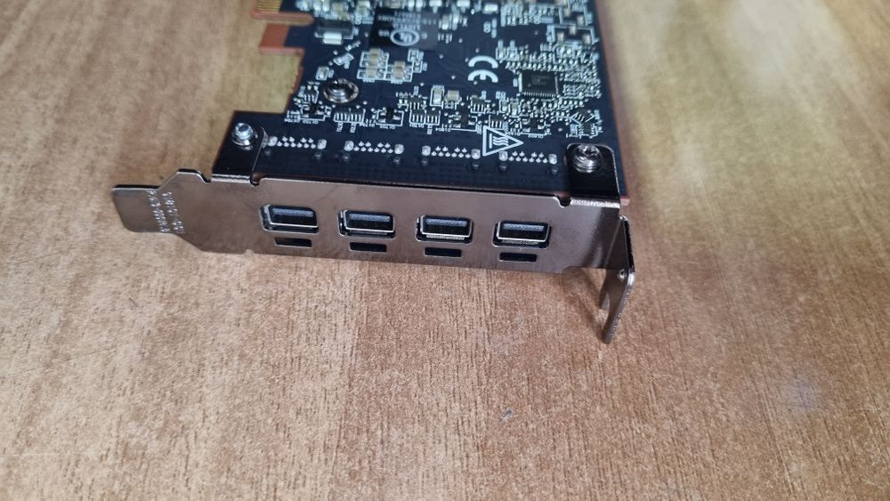 Placa Video Profesionala AMD Radeon Pro WX 3200 4GB GDDR5 128 de biti