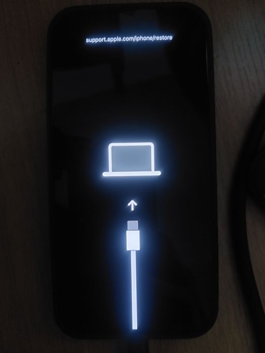 Продам айфон 15 на запчасти