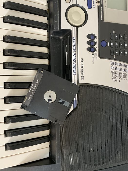 Yamaha PSR-550 синтезатор