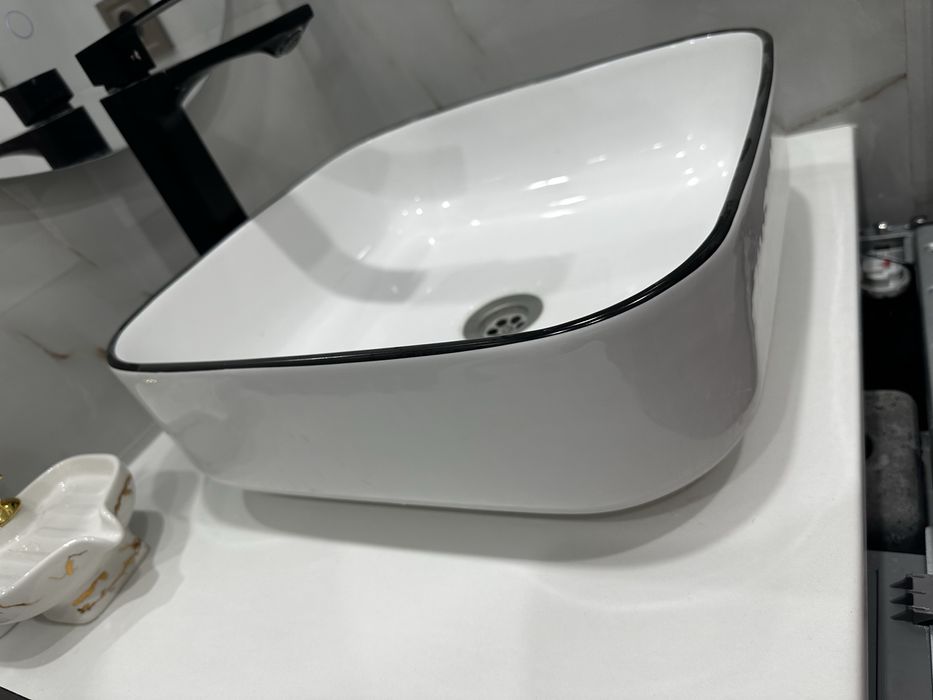 Раковину в виде чаши