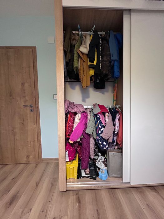 Гардероб с плъзгащи врати