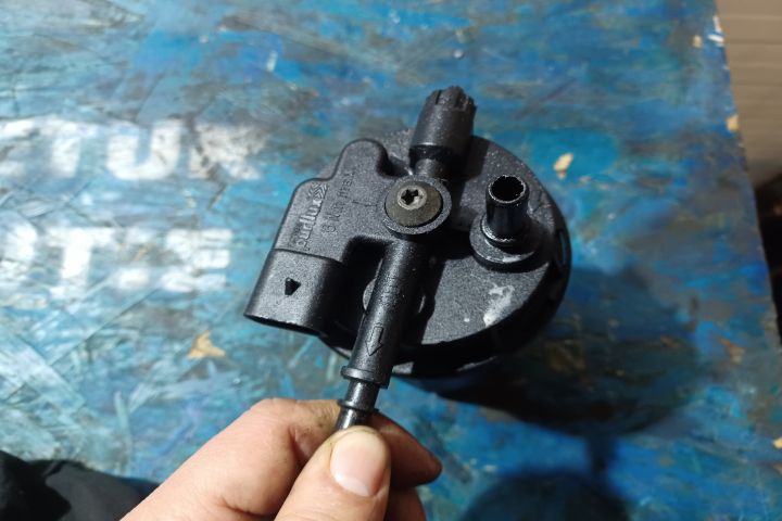 Carcasa filtru motorina 8200780950 1.9 DCI Renault Laguna a 2-a gener