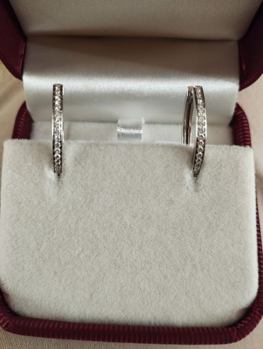 Золотые сережки с бриллиантами