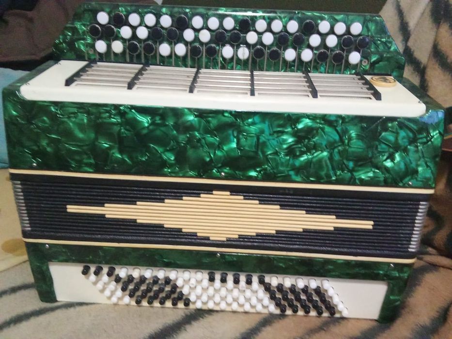 Продам музыкальный инструменты