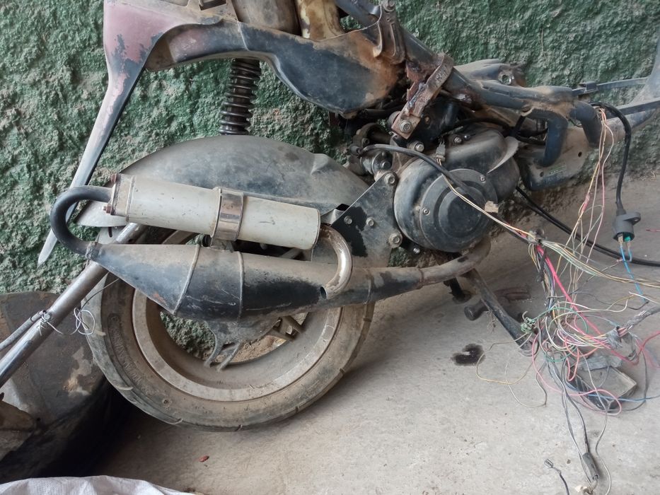 Sukuter.moped.80.kub