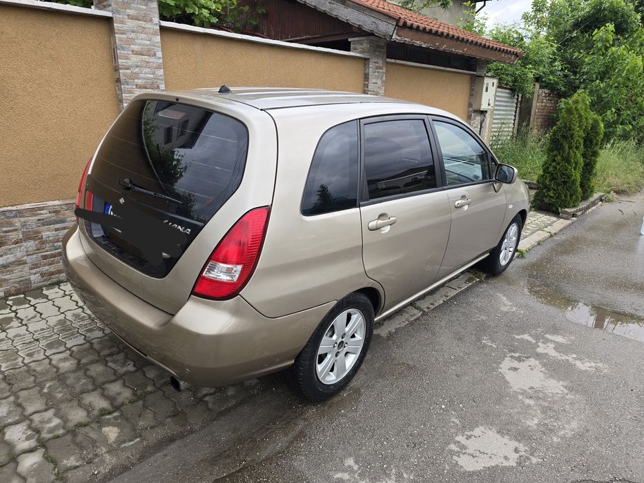 Кола Suzuki Liana