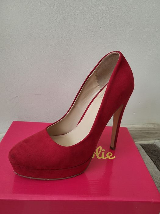 Черна рокля за повод