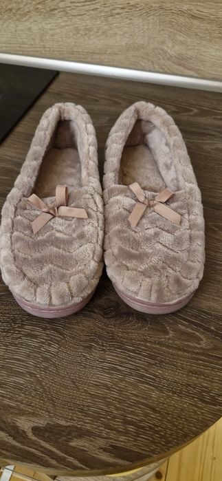 Дамски домашни пантофи