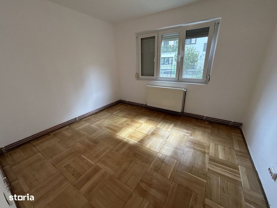 Vand apart.3 cam.Calea Romanilor,la parter inalt,bloc caramida 4 etaje