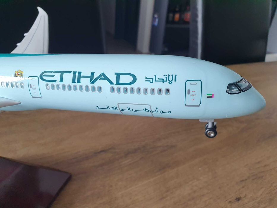 Macheta uriasa de avion Etihad Boeing 787-10 Dreamliner cu roti | Perfect pt cadou