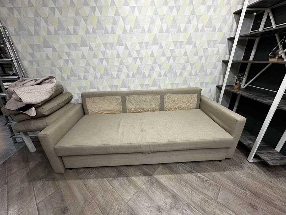 Отдам даром диван
