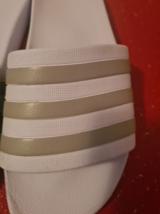 Slapi adidas mar 41 purti de ori la 70 lei Timișoara