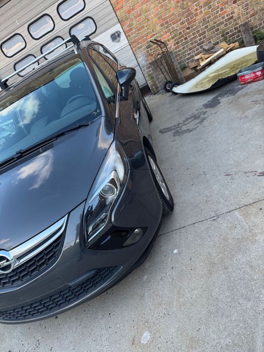 Opel Zafira Tourer 2015