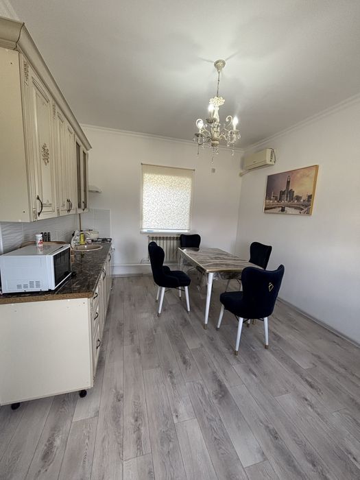 Продам дом 19/5 во дворе есть место для болшого дома