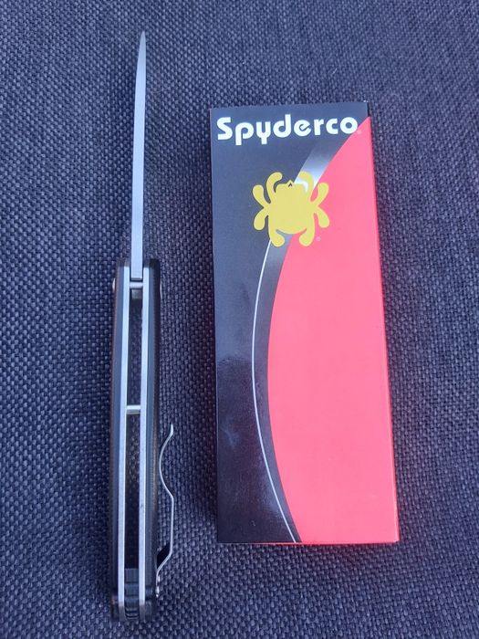 Сгъваем джобен нож Spyderco,светкавично отваряне Flipper, С239