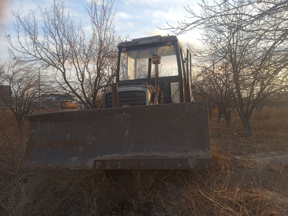 Yutu S 702_A traktori sotiladi