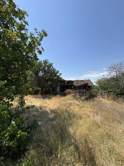 Продавам къща във с.Кутово