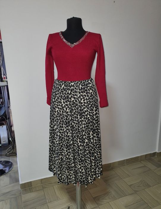 Fusta plisata, talie elastica, model versatil