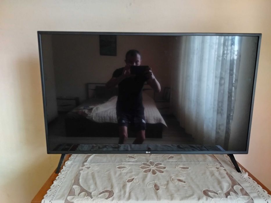 Продавам телевизор LG 43 инча много запазен работи отлични цена 200 евро