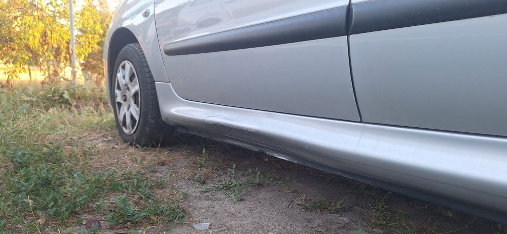 Vând peugeot 206 an 2010 luna 12 motor 1.4 benzina