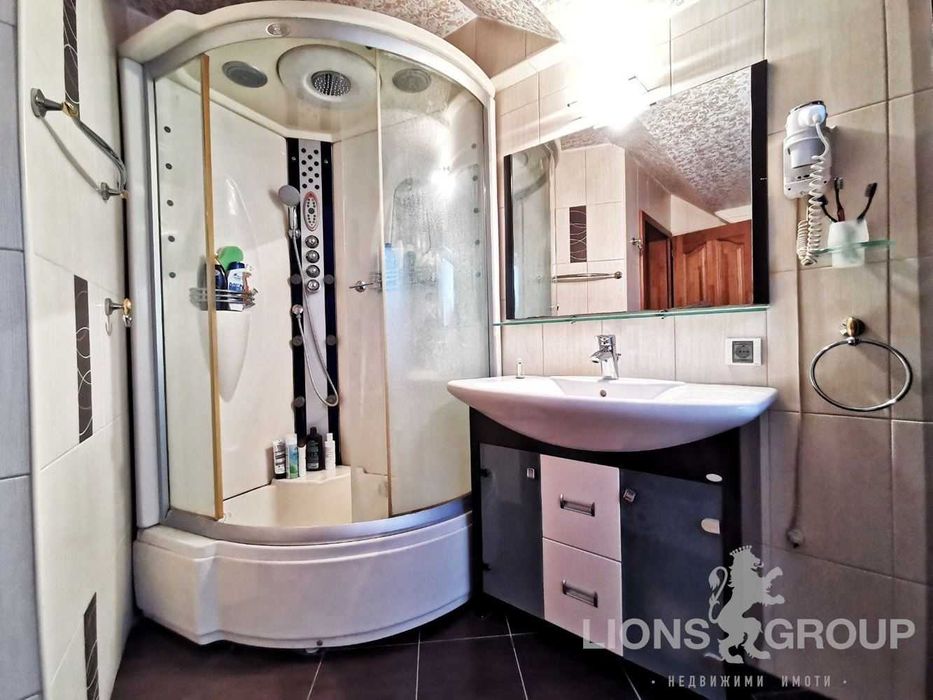 Дава се под наем Тристаен апартамент в Варна, Център - 120 кв.м за 816 € - Снимка #10