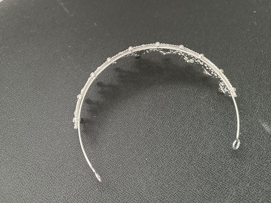 Tiara argintie eleganta